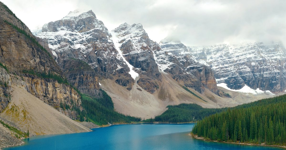 Moraine Lake and the surrounding mountains in Banff National Park